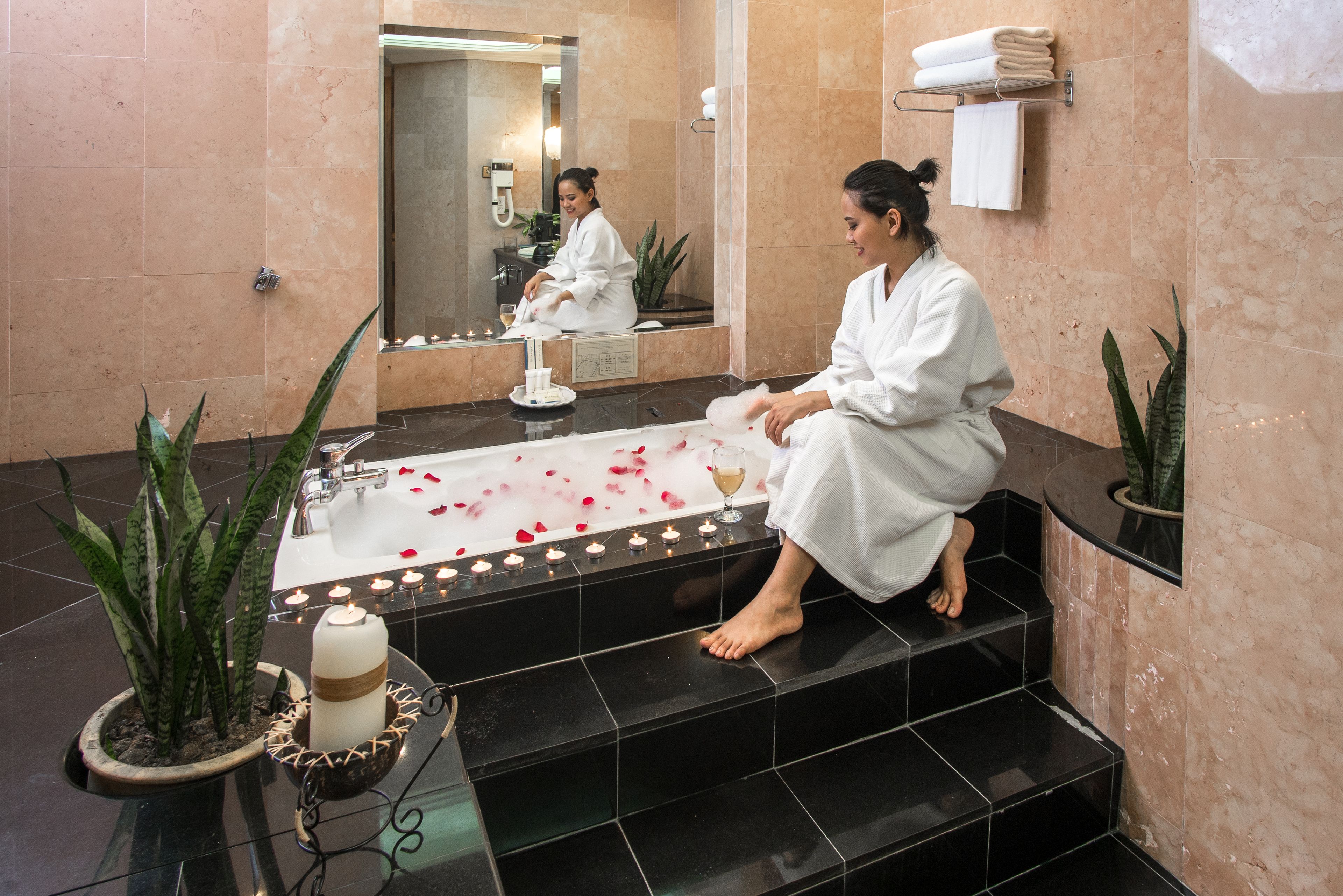 deluxe suite | 1 bedroom, minibar, in-room safe, desk