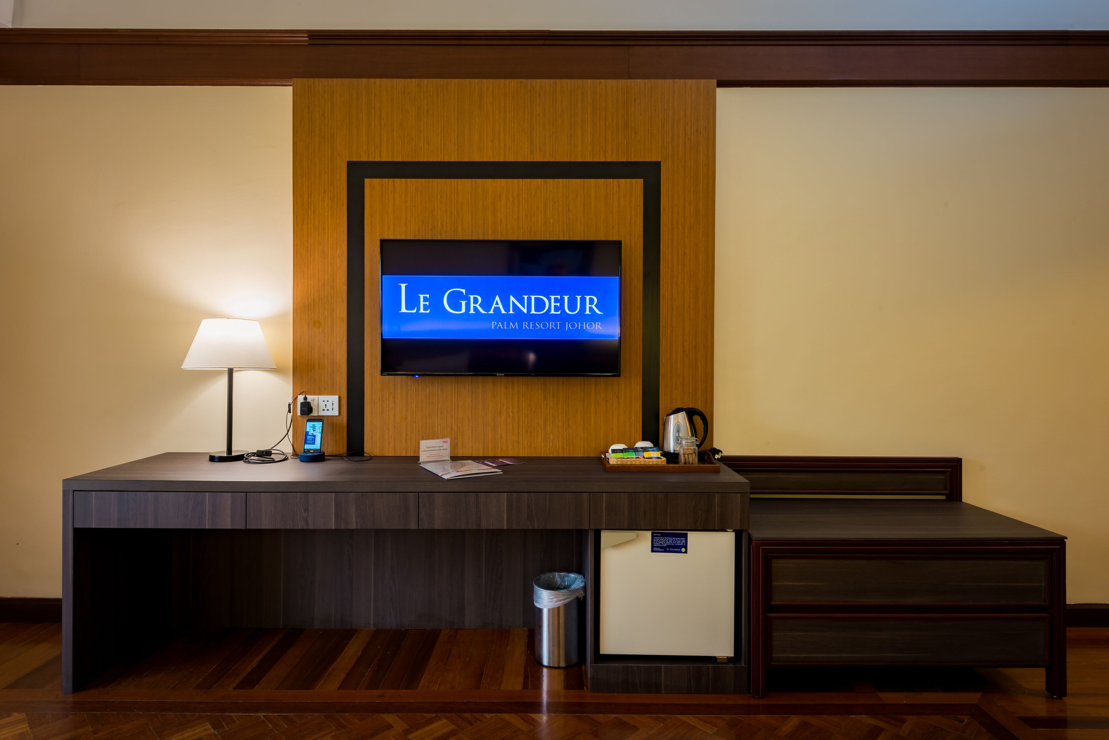 premier deluxe twin room (newly renovated) | 1 bedroom, minibar, in-room safe, desk
