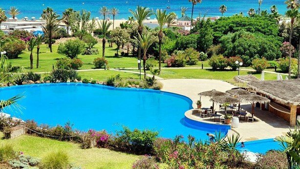 A resort with a large swimming pool, a beach area, and a view of the ocean. - Marina Smir Hotel & Spa (Allyene)