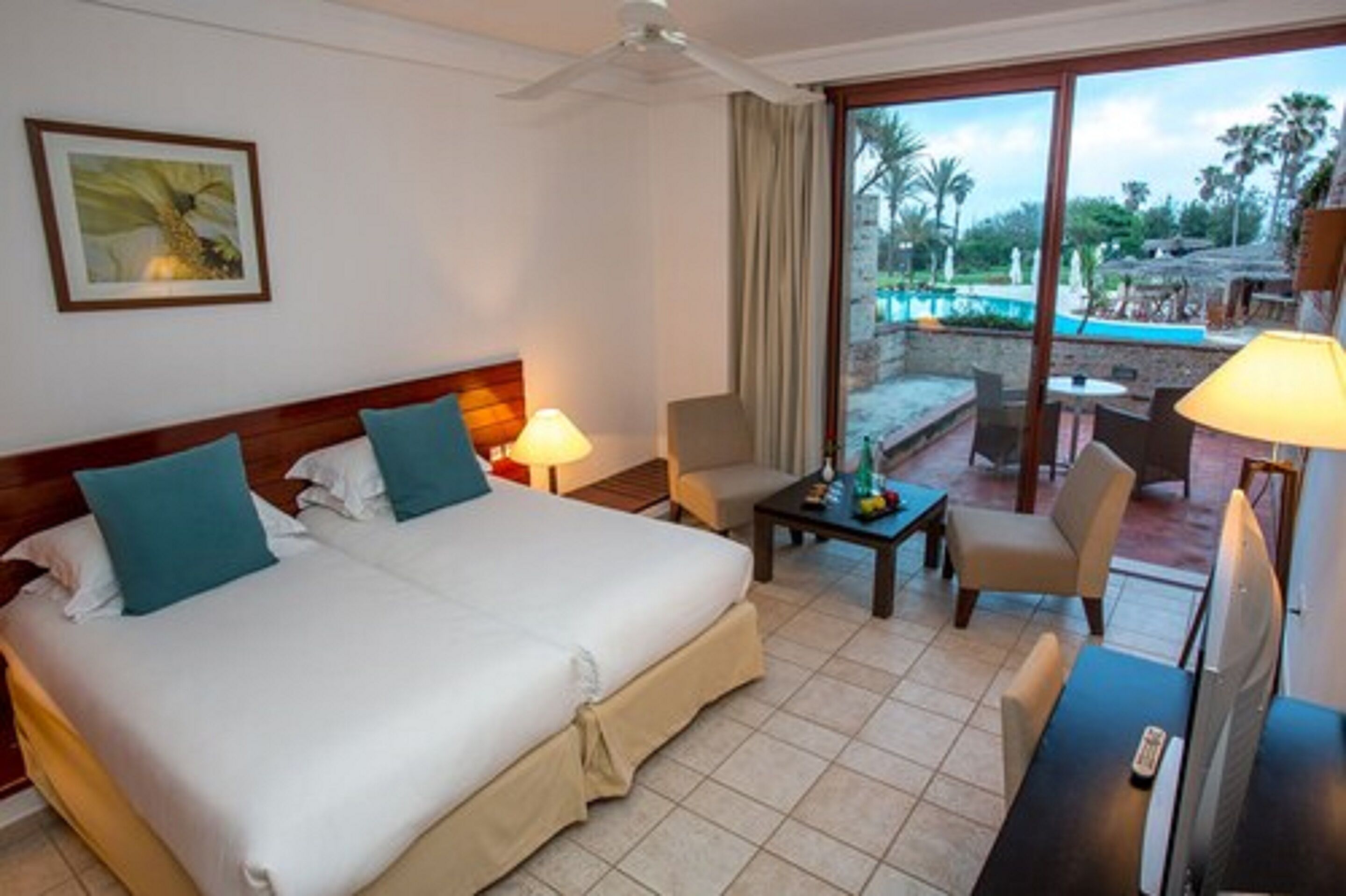 Minibar, coffres-forts dans les chambres, décoration personnalisée