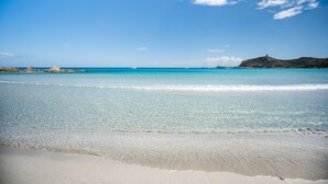 Private beach, white sand, free beach shuttle, sun loungers - Almar Timi Ama Villasimius (Villasimius)