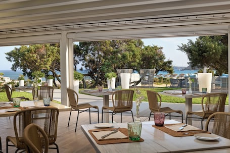 3 Restaurants, Frühstück, Mittagessen, Abendessen, internationale Küche. Almar Timi Ama Villasimius