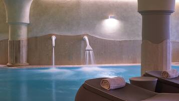 Behandlingsrum för par, bastu, bubbelpool och Ängbastu