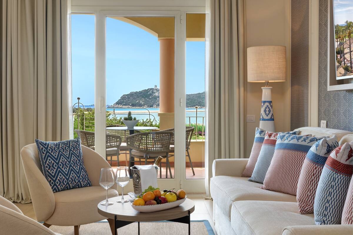Junior Suite, 1 King Bed with Sofa bed, Bay Side | Premium bedding, down comforters, minibar, in-room safe