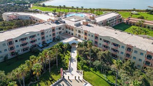 A hotel with multiple floors, a central courtyard, and a pool. - Almar Timi Ama Villasimius (Villasimius)