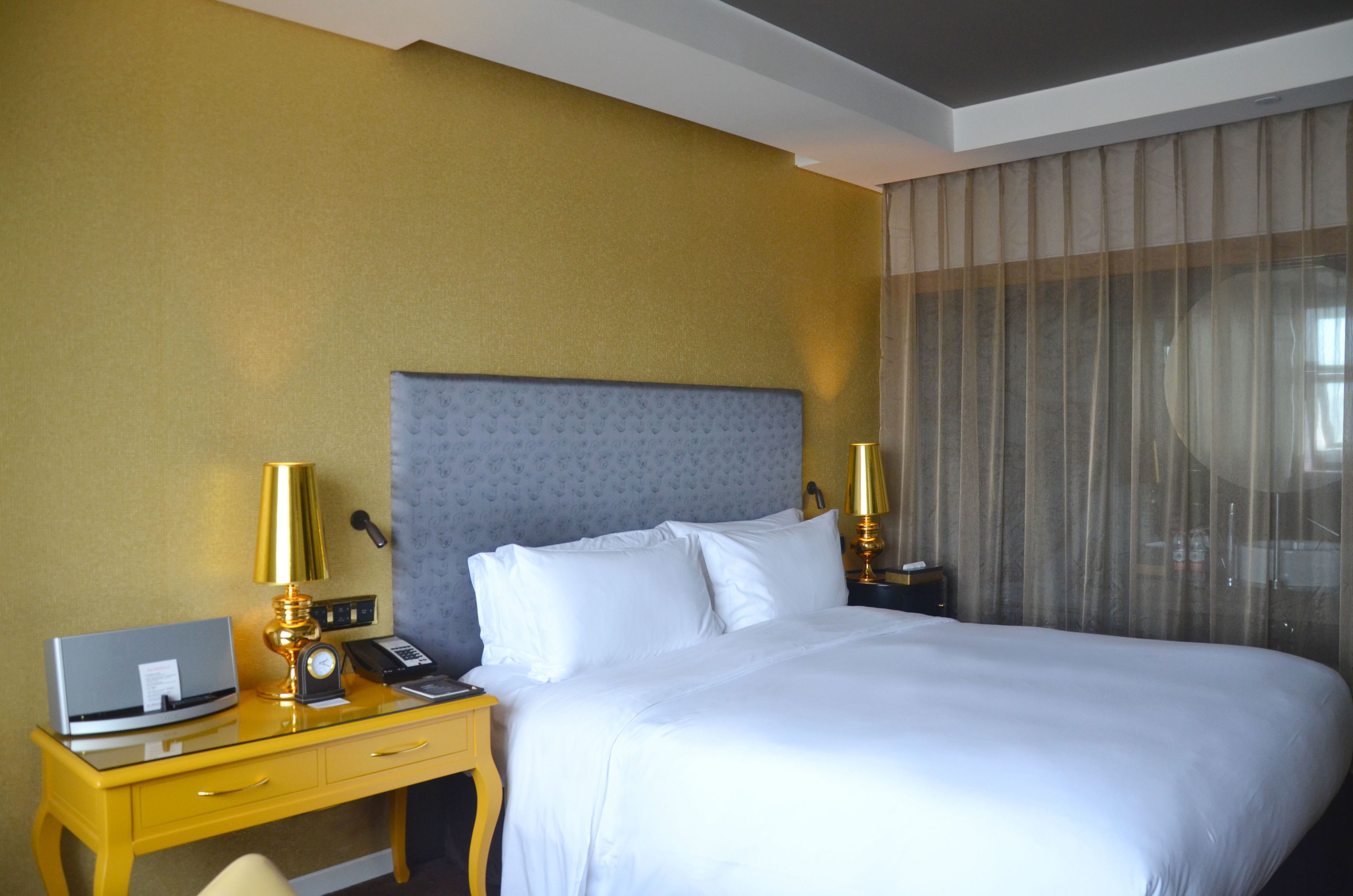 superior room, 1 king bed, club lounge access | 1 bedroom, premium bedding, down duvets, minibar