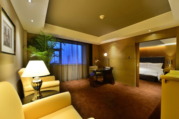 1 bedroom, premium bedding, down duvets, minibar