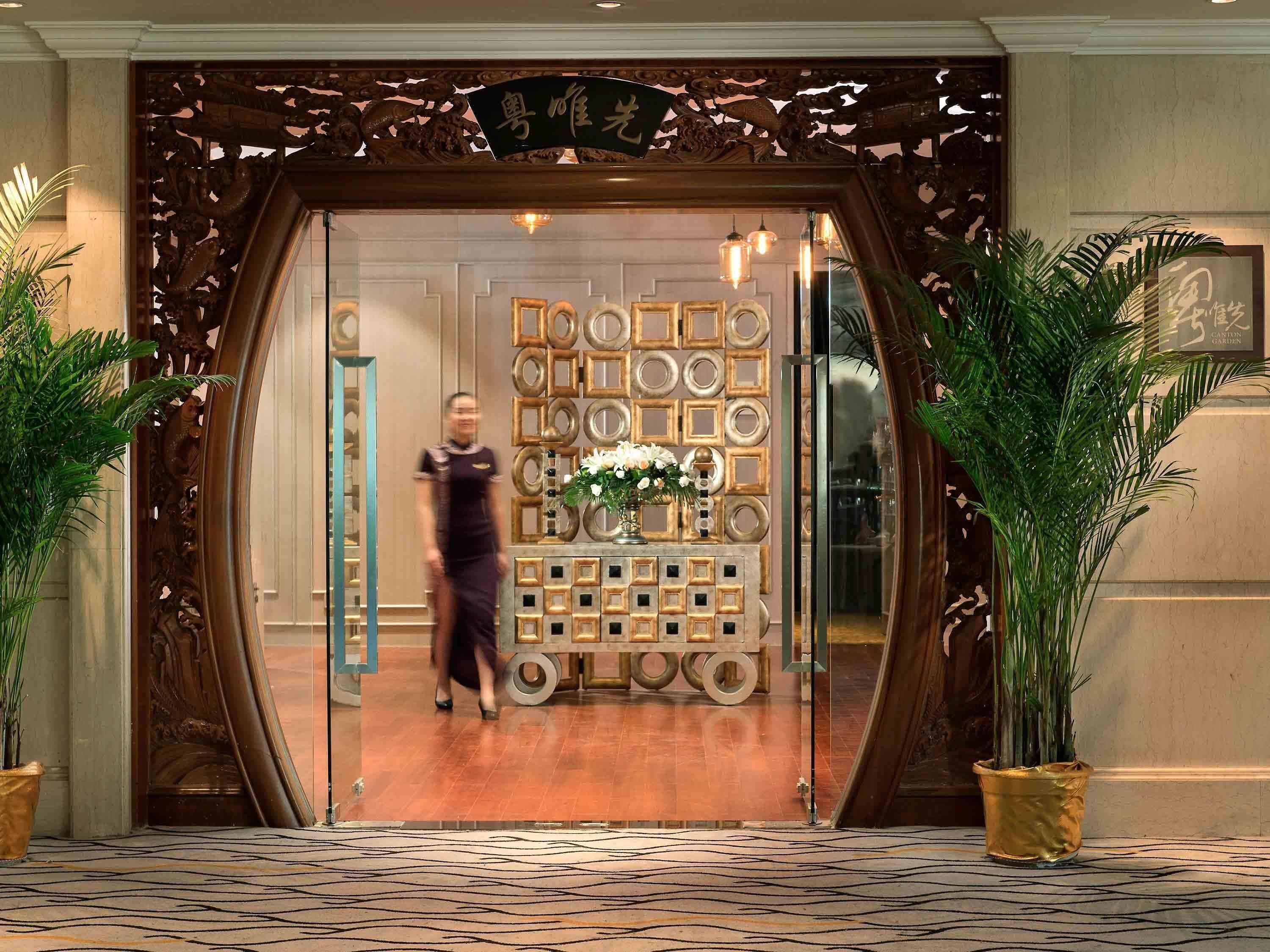 3 restaurants servant le petit déjeuner