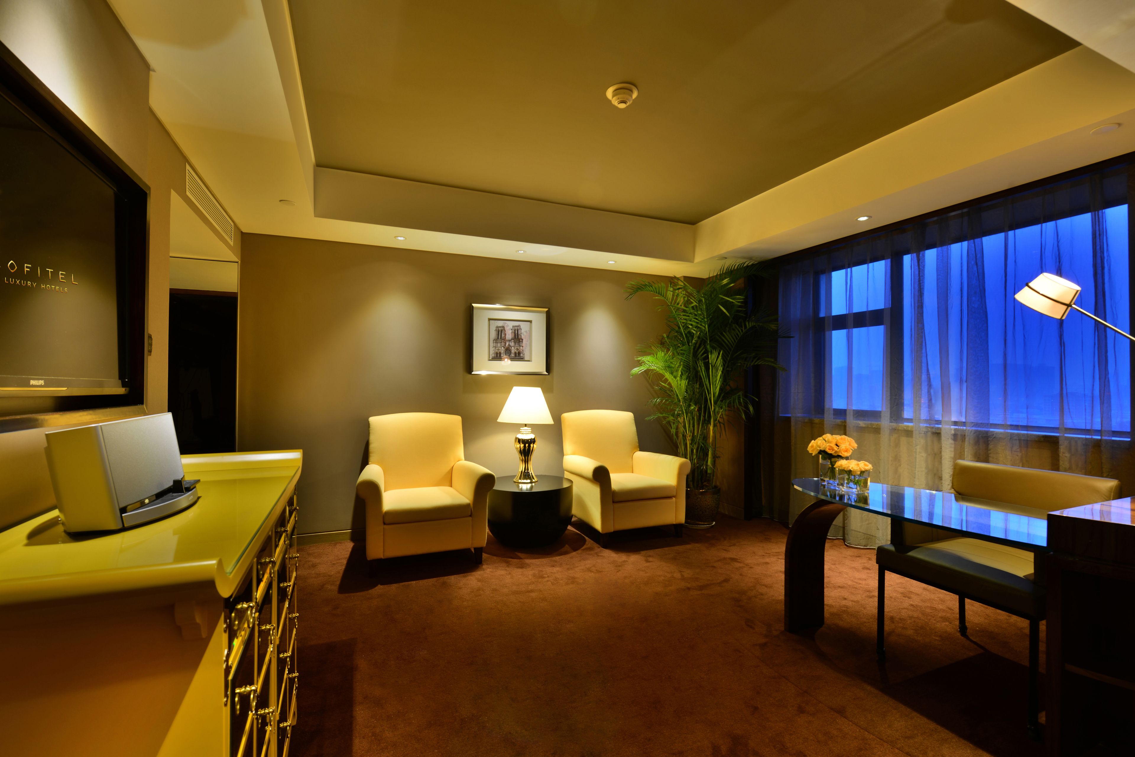 junior suite, 1 bedroom | living area | 37-inch lcd tv with satellite channels, tv, computer