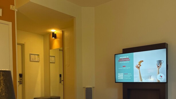Good Morning Twin Room | Meja, langsir/tirai gelap terus, Wi-fi percuma, cadar katil 