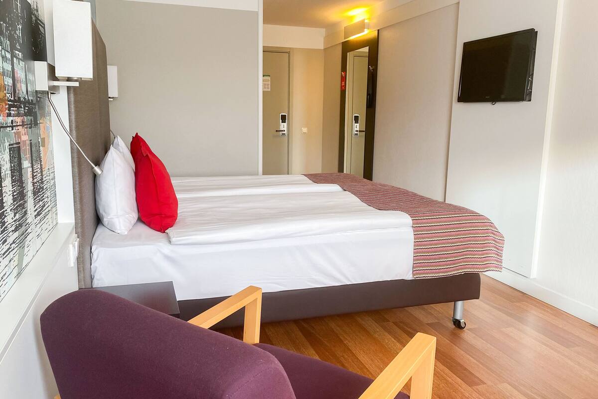 good morning twin room | 1 bedroom, desk, blackout curtains, bed sheets