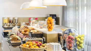 Esmorzar diari d'estil bufet (125 SEK per persona)