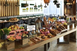 Daily buffet breakfast (EUR 32 per person) - Pullman Paris Centre-Bercy (Paris)