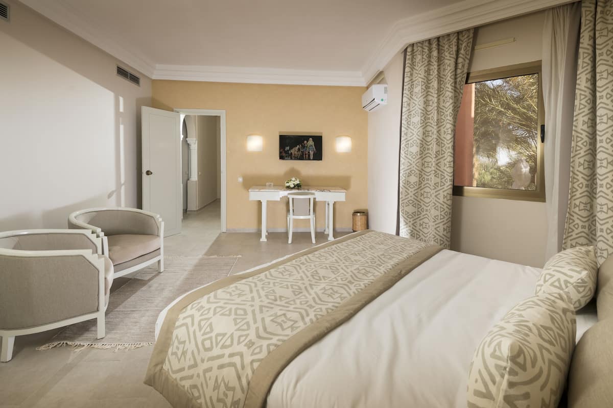 minibar, in-room safe, bed sheets