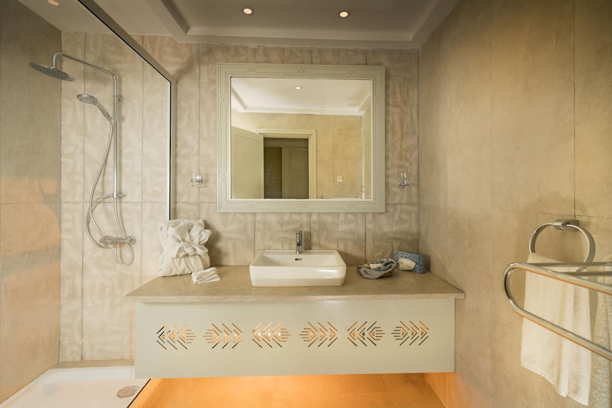 rainfall showerhead, free toiletries, hair dryer, bidet