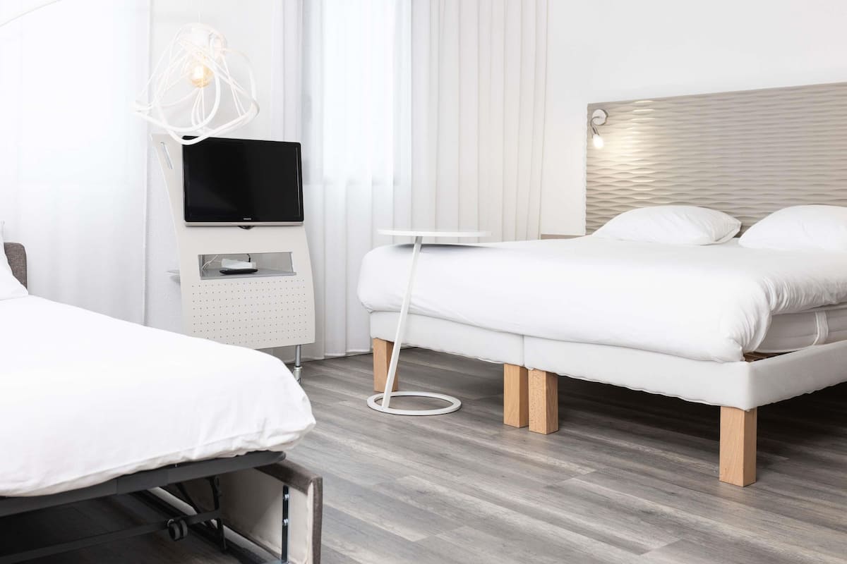 Ropa de cama de alta calidad, colchones Select Comfort y escritorio