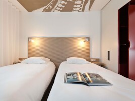 Ropa de cama de alta calidad, colchones Select Comfort, escritorio
