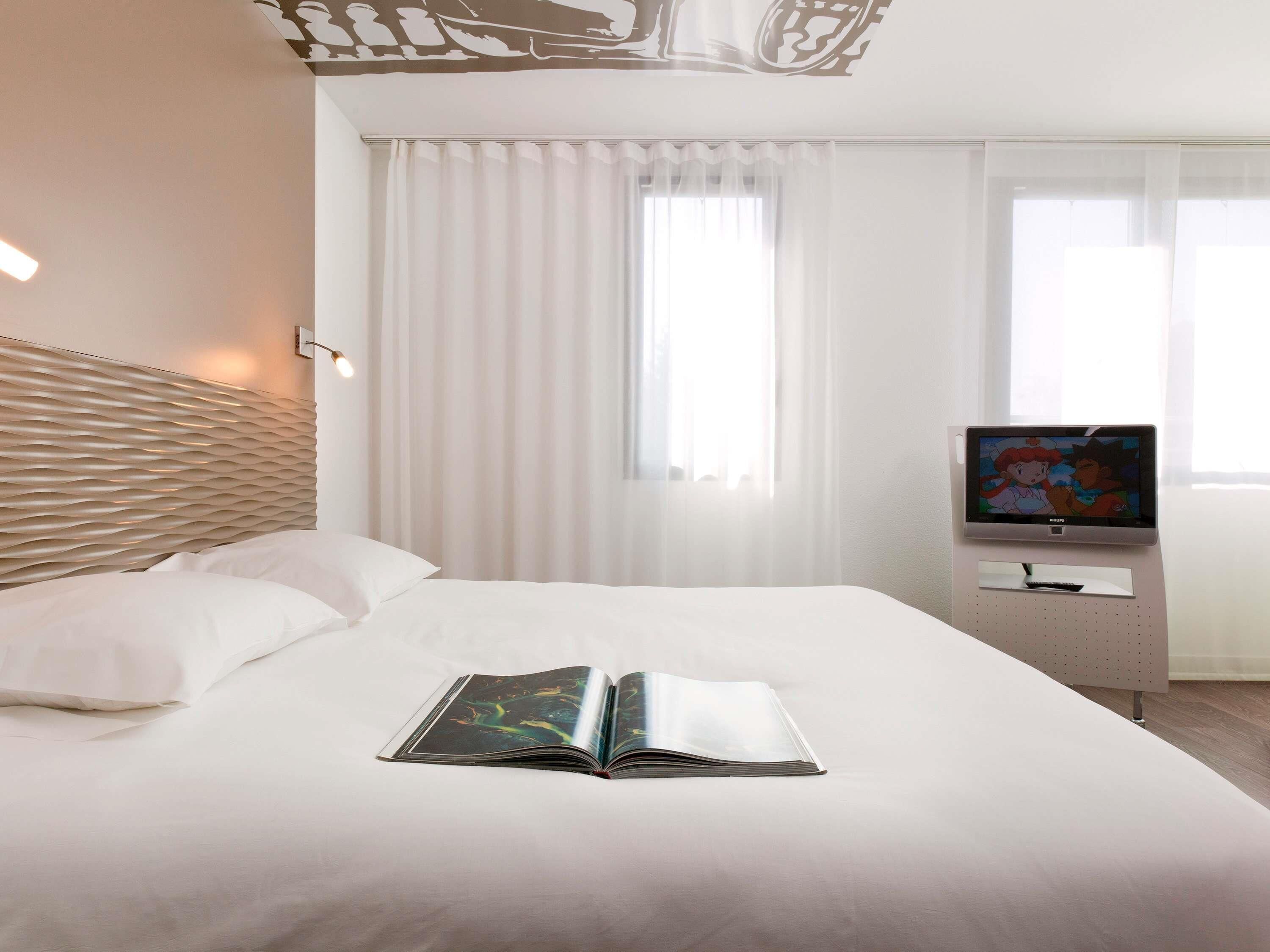 Standard Room, 1 Double Bed | Premium bedding, Select Comfort beds, desk, blackout drapes