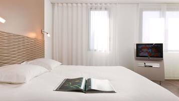 Habitación estándar, 1 cama doble | Ropa de cama de alta calidad, colchones Select Comfort, escritorio