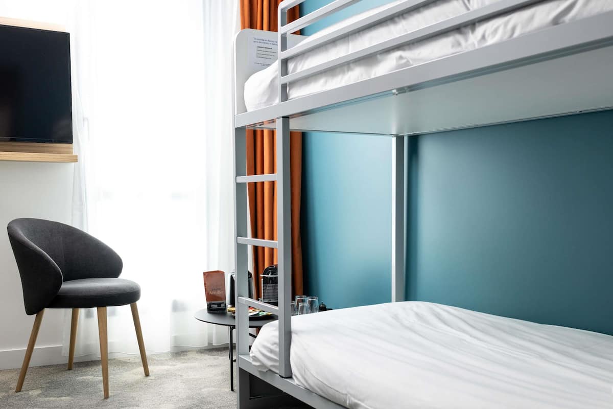 Ropa de cama de alta calidad, colchones Select Comfort y escritorio