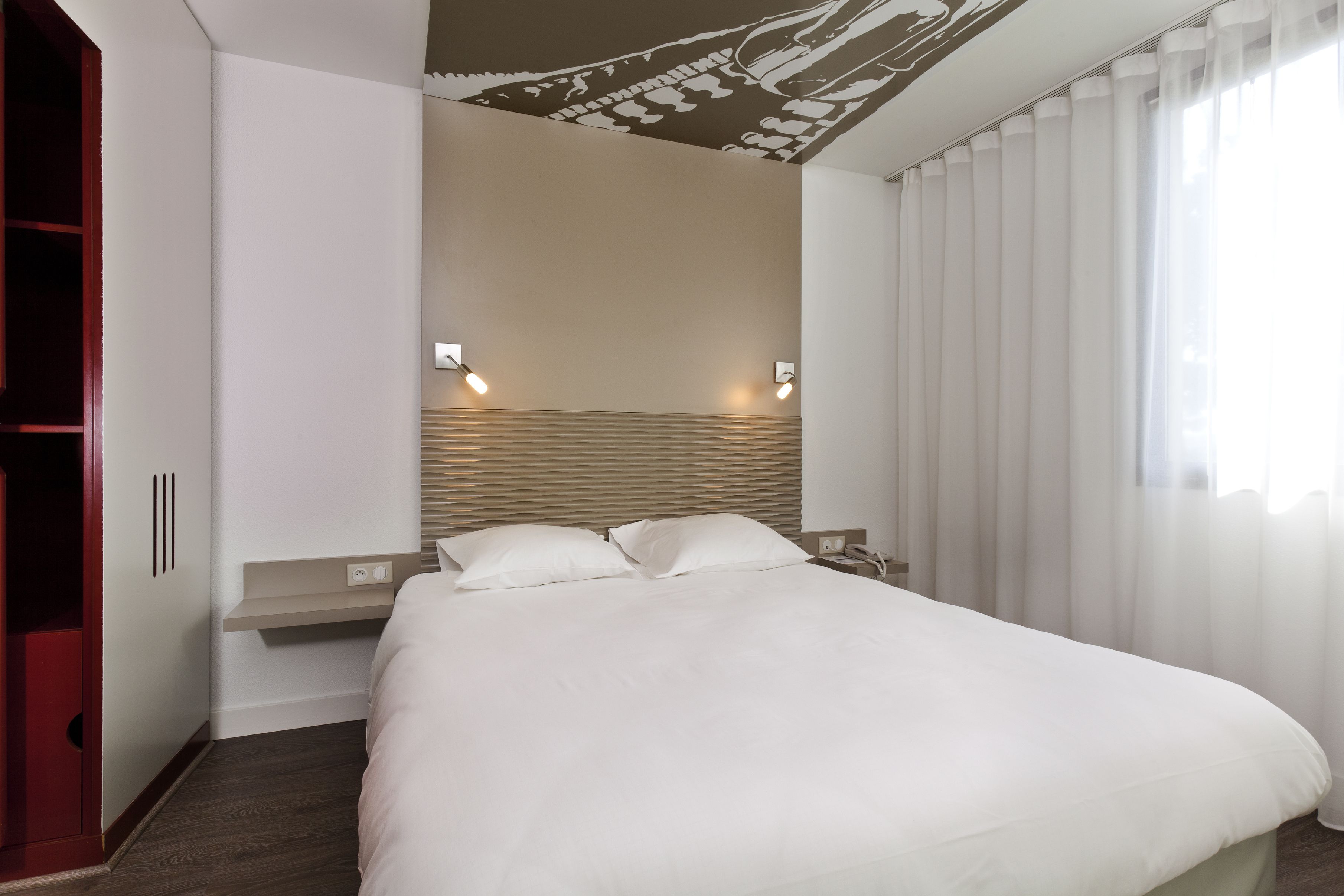 standard room, 1 double bed | premium bedding, select comfort beds, desk, blackout curtains