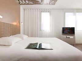 Habitación estándar, 1 cama doble | Ropa de cama de alta calidad, colchones Select Comfort, escritorio