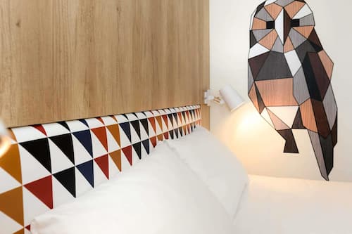 Premium bedding, soundproofing, iron/ironing board, free WiFi