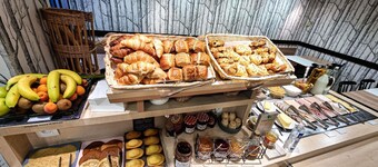 康城歷史中心宜必思尚品飯店