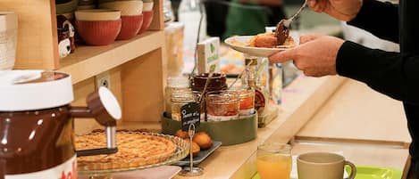 Free daily continental breakfast