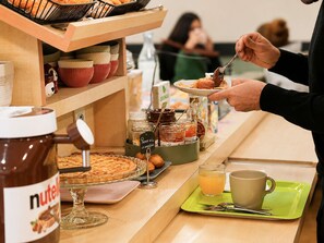 Gratis kontinental frukost varje dag