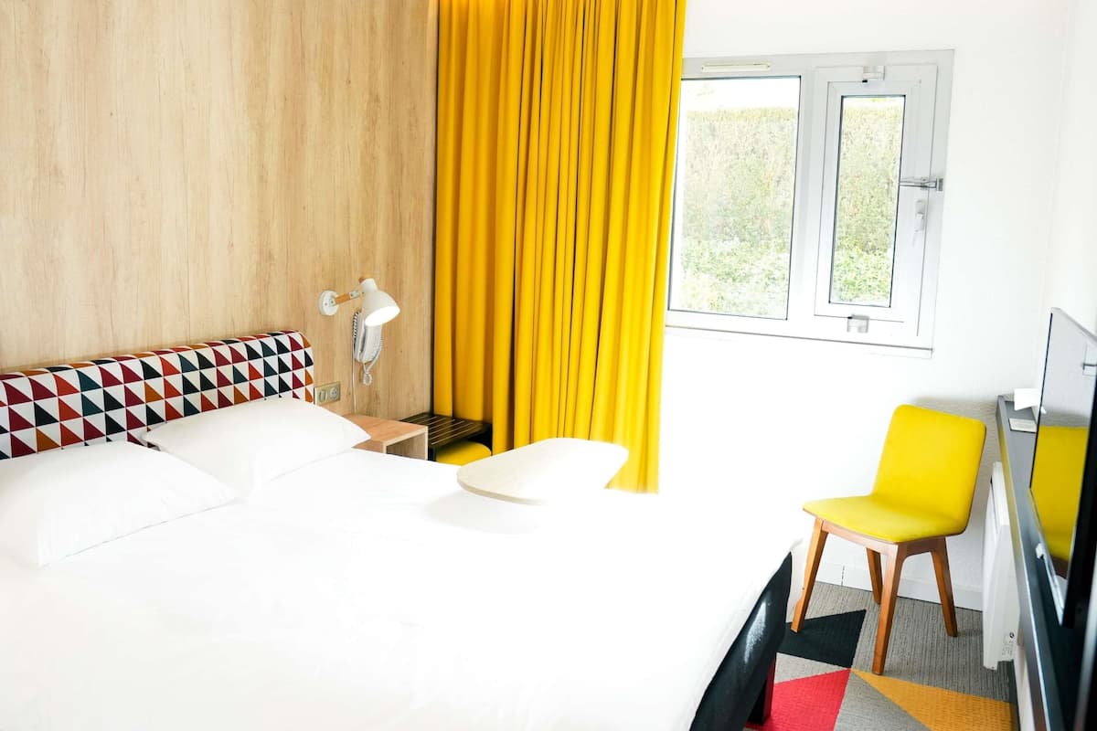 Premium bedding, soundproofing, iron/ironing board, free WiFi