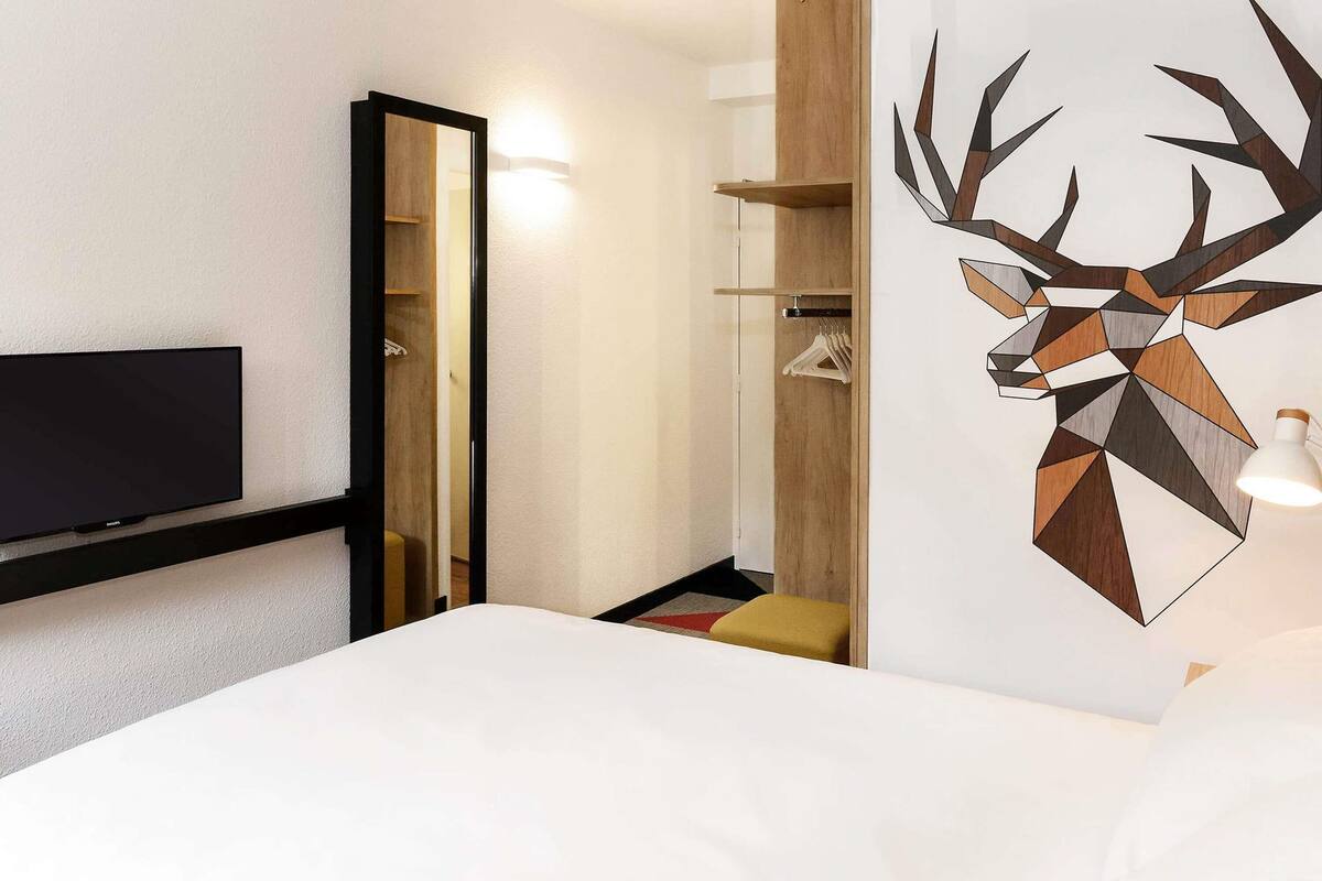 premium bedding, soundproofing, iron/ironing board, free wifi