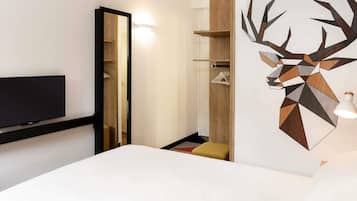 Premium bedding, soundproofing, iron/ironing board, free WiFi