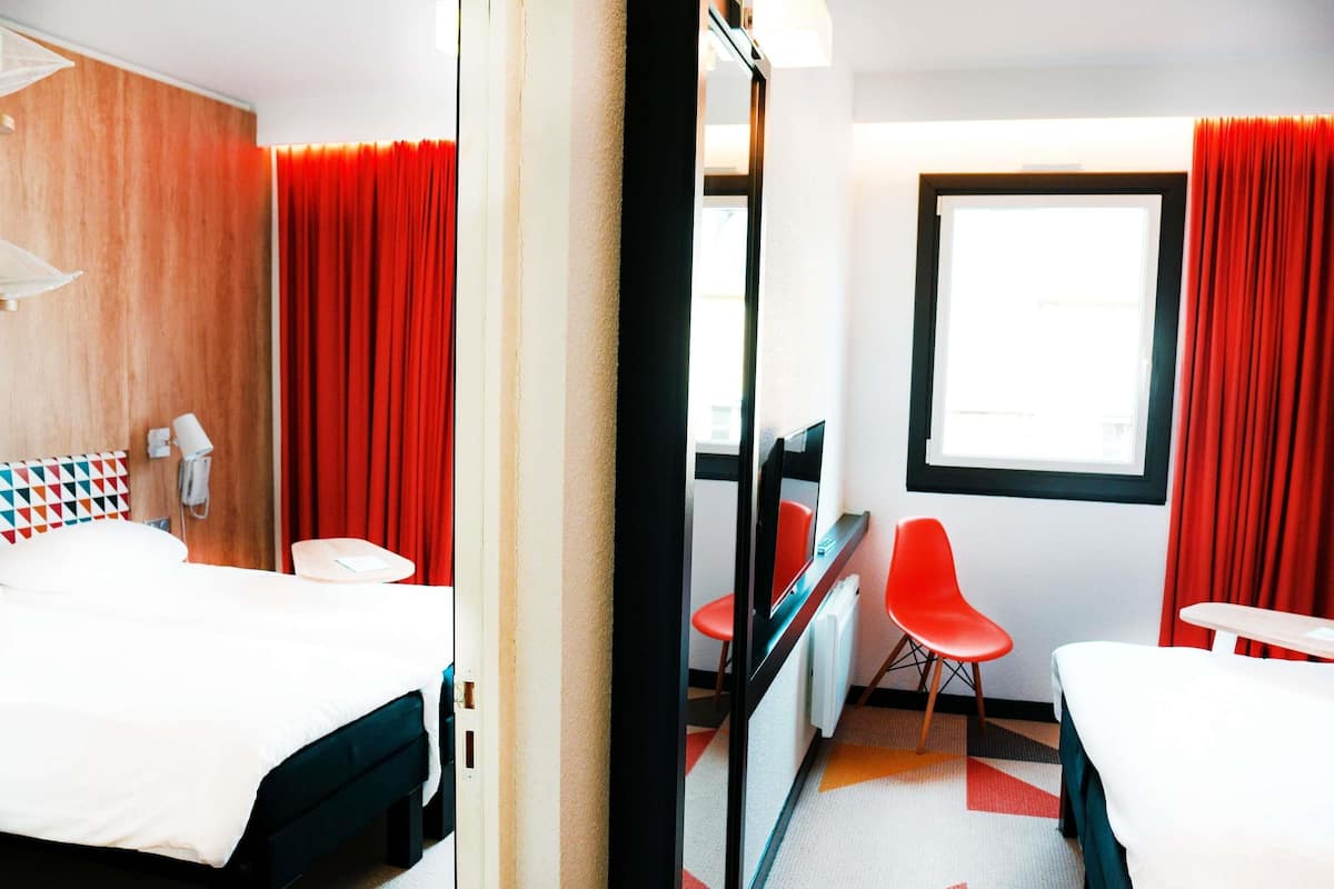 Premium bedding, soundproofing, iron/ironing board, free WiFi