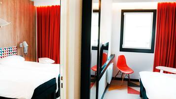 Standard-Suite, 2 Doppelbetten, Verbindungszimmer | Hochwertige Bettwaren, schallisolierte Zimmer, Bügeleisen/Bügelbrett
