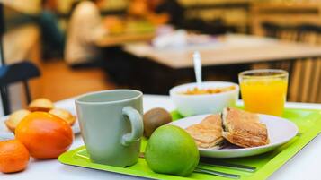 Free daily continental breakfast