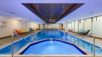 Indoor pool, sun loungers