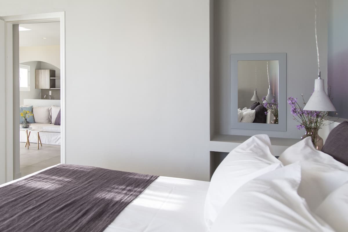 Suite superior, balcón, vista al mar | 1 habitación y ropa de cama de alta calidad