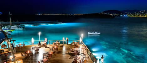 5 restaurants, breakfast, lunch, dinner served; sushi