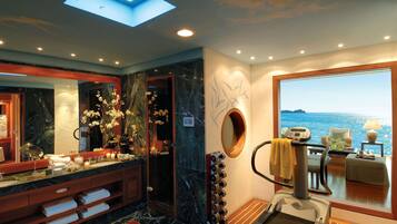 Premium-sengetøj, dundyner, minibar, pengeskab på værelset