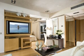 Penthouse, Sea View | Living area | 32-inch plasma TV with satellite channels, TV