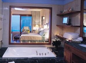 Suite (Mediterranean) | Bathroom