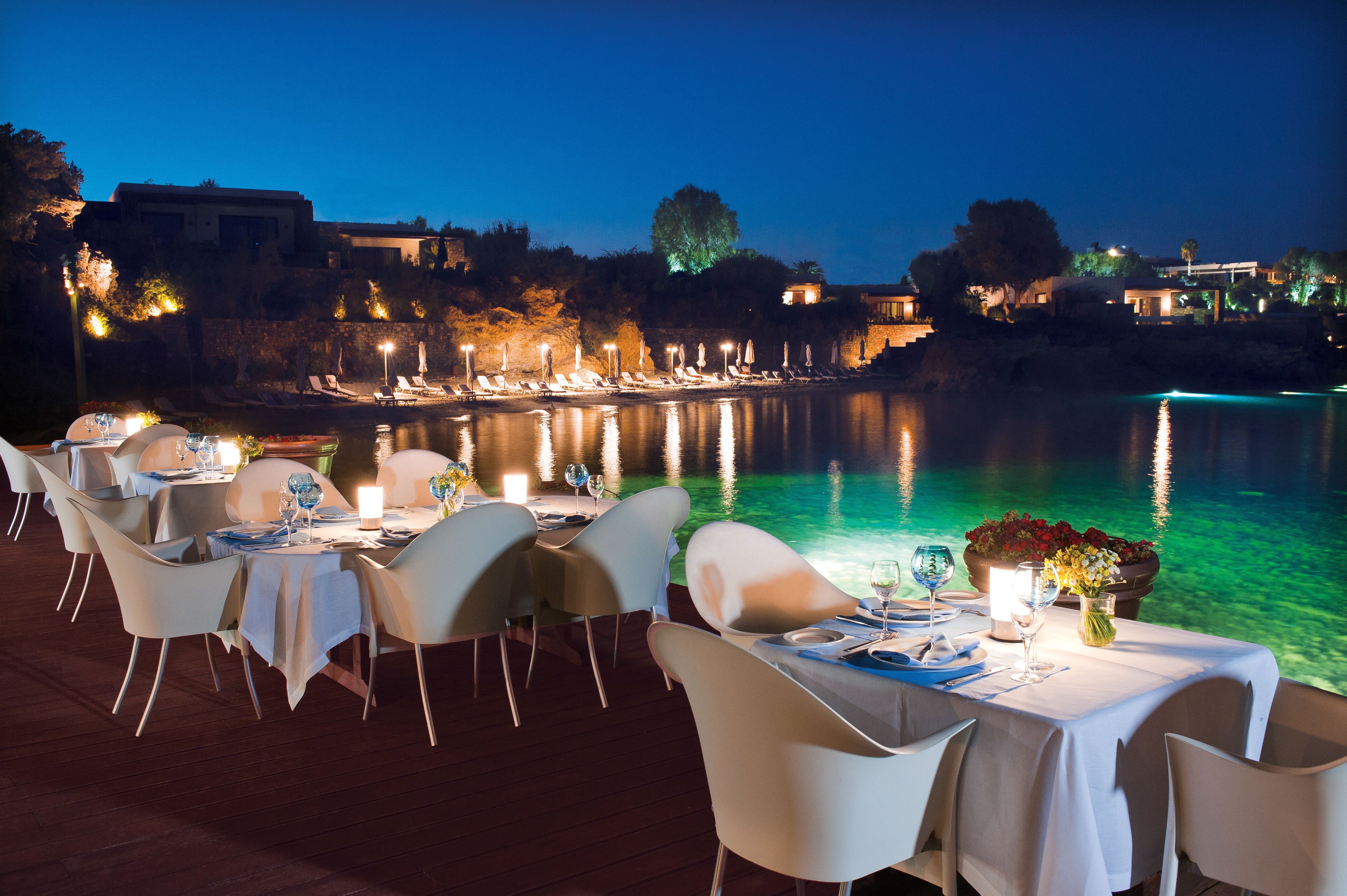 5 restaurants, breakfast, lunch, dinner served; sushi