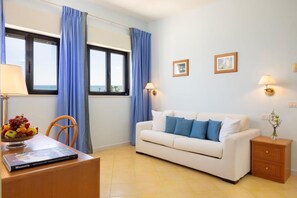 Suite, Sea View | Living area | Flat-screen TV - Hotel Del Levante (Fasano)