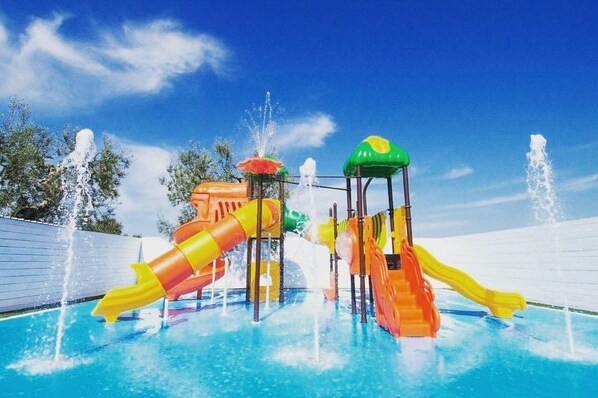 Children’s play area – outdoor