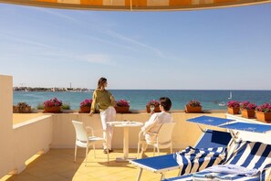 Superior Double Room | Minibaari, tallelokero huoneessa, työpöytä, pimennysverhot