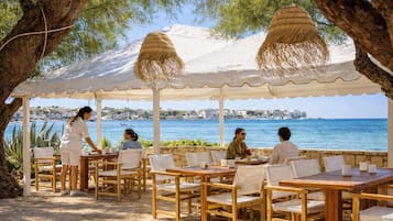 2 restaurants servant le petit déjeuner