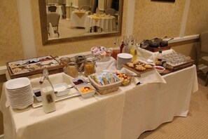 Desayuno inglés todos los días (con cargo) 
