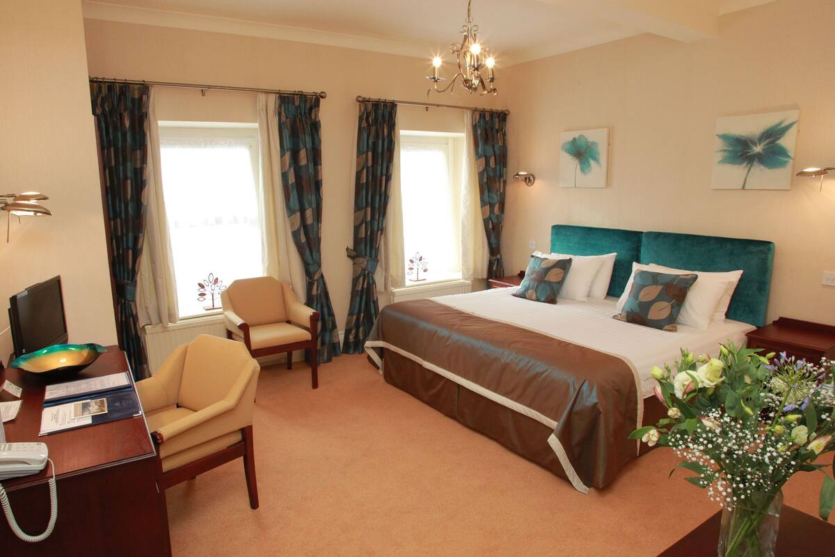 Standard Double Room | Desk, iron/ironing board (on request), rollaway beds (surcharge)