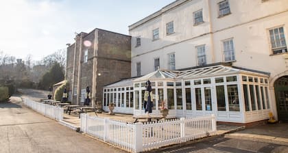 Arnos Manor Hotel